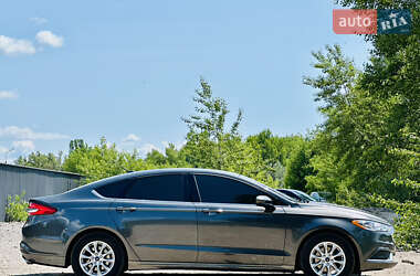 Седан Ford Fusion 2016 в 