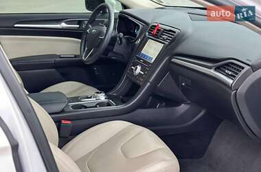 Седан Ford Fusion 2017 в 
