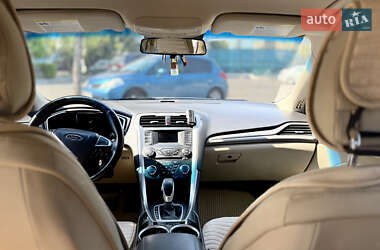 Седан Ford Fusion 2013 в 