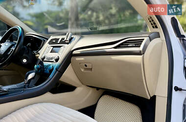 Седан Ford Fusion 2013 в 