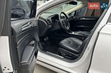 Седан Ford Fusion 2016 в 