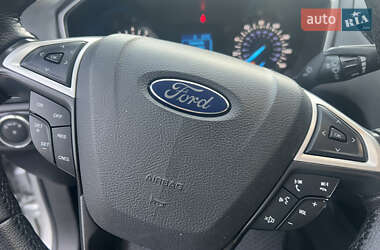 Седан Ford Fusion 2016 в 