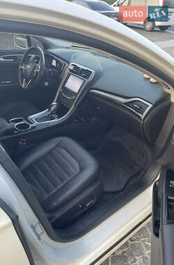 Седан Ford Fusion 2013 в 