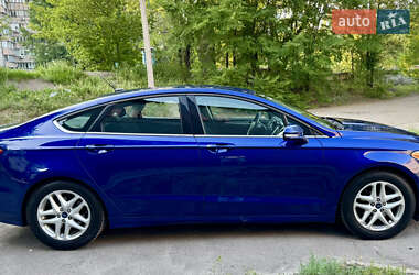 Седан Ford Fusion 2016 в 