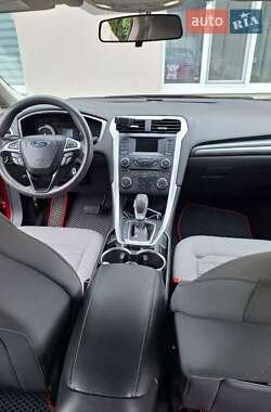 Седан Ford Fusion 2015 в 