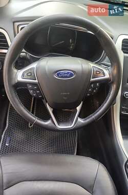 Седан Ford Fusion 2015 в 