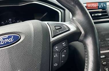 Седан Ford Fusion 2015 в 