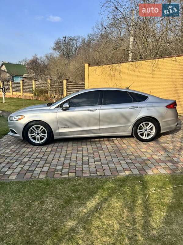 Седан Ford Fusion 2018 в 