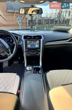 Седан Ford Fusion 2018 в 
