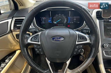Седан Ford Fusion 2016 в 