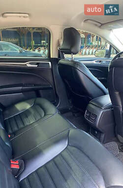 Седан Ford Fusion 2017 в 
