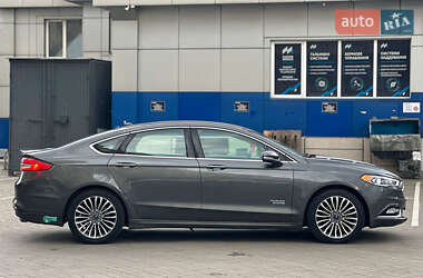 Седан Ford Fusion 2016 в 