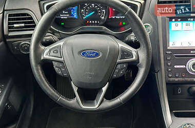 Седан Ford Fusion 2016 в 