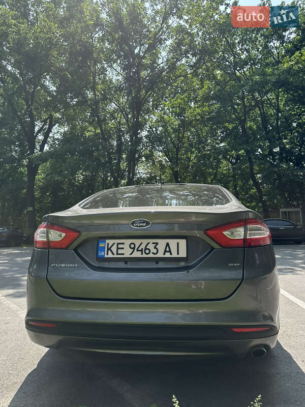 Седан Ford Fusion 2013 в Новомосковську