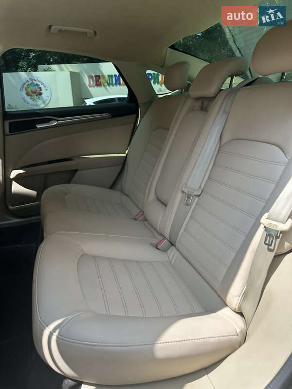 Седан Ford Fusion 2013 в Новомосковську