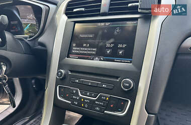 Седан Ford Fusion 2015 в 