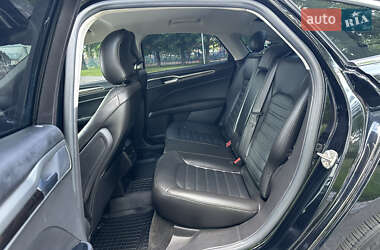 Седан Ford Fusion 2015 в 
