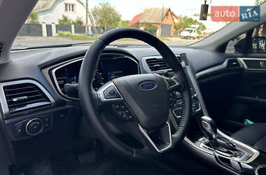 Седан Ford Fusion 2015 в 