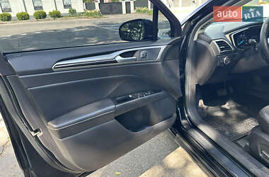 Седан Ford Fusion 2015 в 