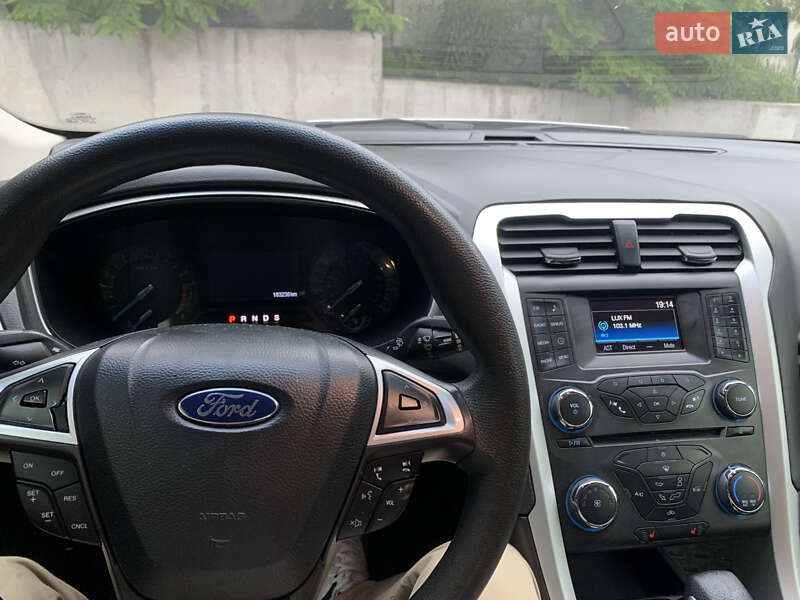 Седан Ford Fusion 2015 в Городку