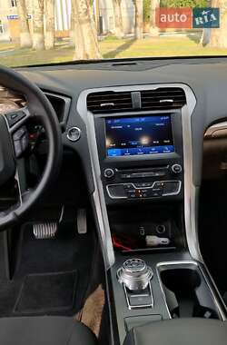 Седан Ford Fusion 2018 в 