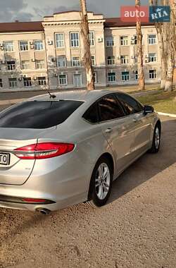 Седан Ford Fusion 2018 в 