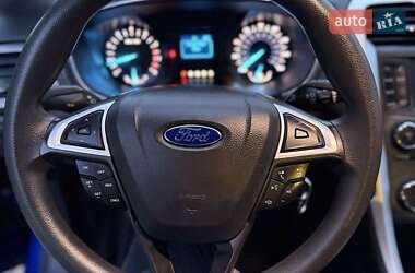Седан Ford Fusion 2015 в 