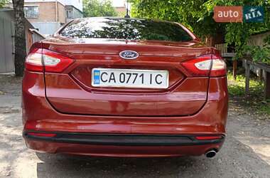 Седан Ford Fusion 2013 в 
