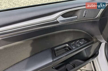 Седан Ford Fusion 2017 в 