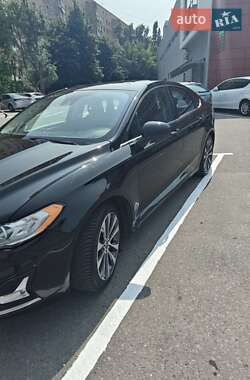 Седан Ford Fusion 2019 в 