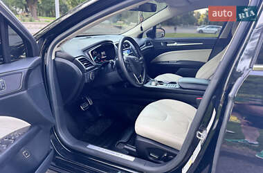 Седан Ford Fusion 2017 в 