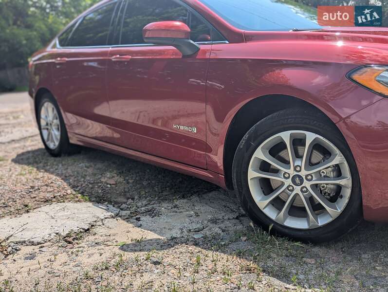 Седан Ford Fusion 2019 в Ирпене