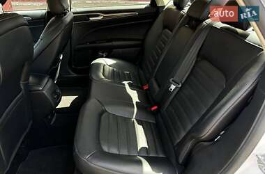 Седан Ford Fusion 2016 в 