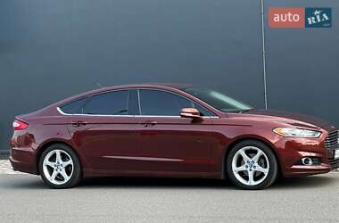 Седан Ford Fusion 2015 в 