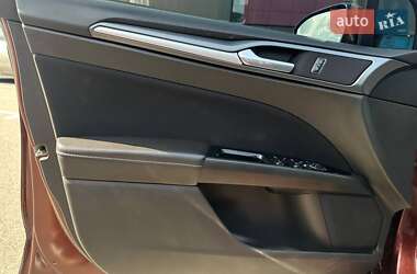 Седан Ford Fusion 2015 в 