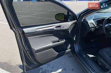 Седан Ford Fusion 2015 в 