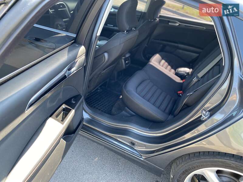 Седан Ford Fusion 2015 в Ровно