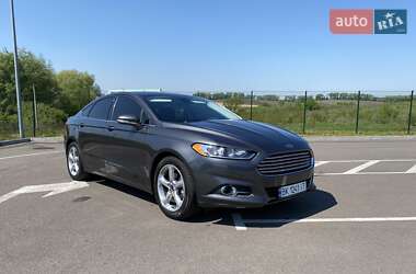Седан Ford Fusion 2015 в 