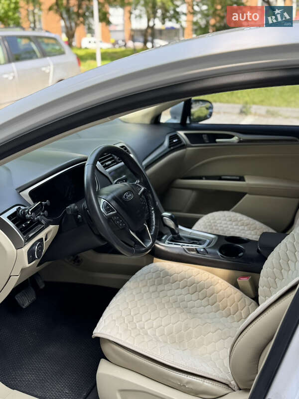 Седан Ford Fusion 2013 в Львове