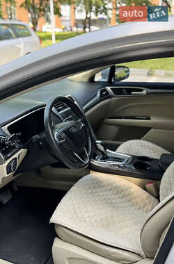 Седан Ford Fusion 2013 в 