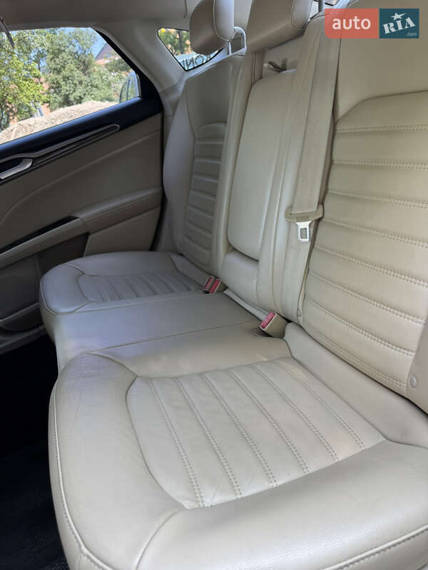 Седан Ford Fusion 2013 в Львове