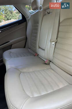 Седан Ford Fusion 2013 в 
