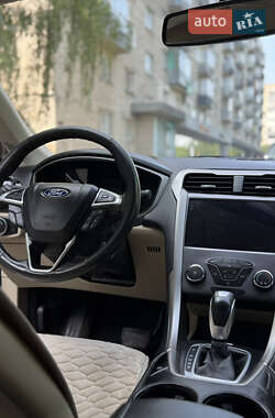Седан Ford Fusion 2013 в 