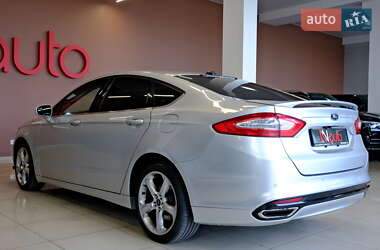 Седан Ford Fusion 2016 в 