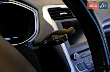 Седан Ford Fusion 2016 в 