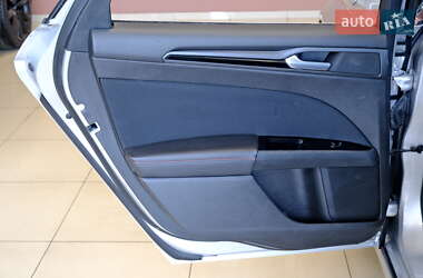 Седан Ford Fusion 2016 в 