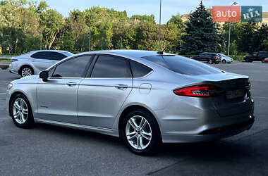 Седан Ford Fusion 2017 в 