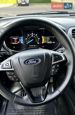 Седан Ford Fusion 2017 в 