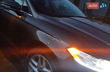Седан Ford Fusion 2015 в 