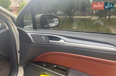 Седан Ford Fusion 2015 в 